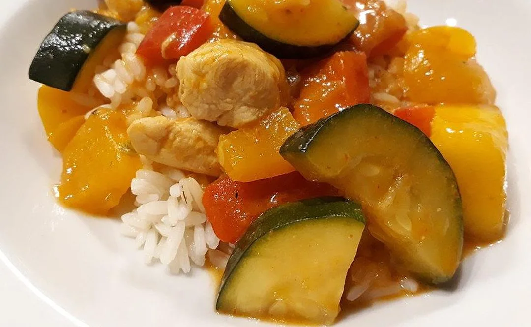 chicken curry with mango and vegetables